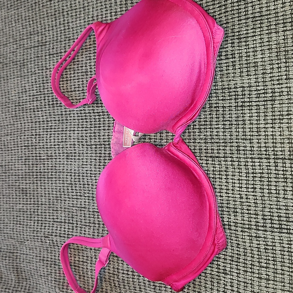Victoria's Secret Push-up 36C. Color Pink